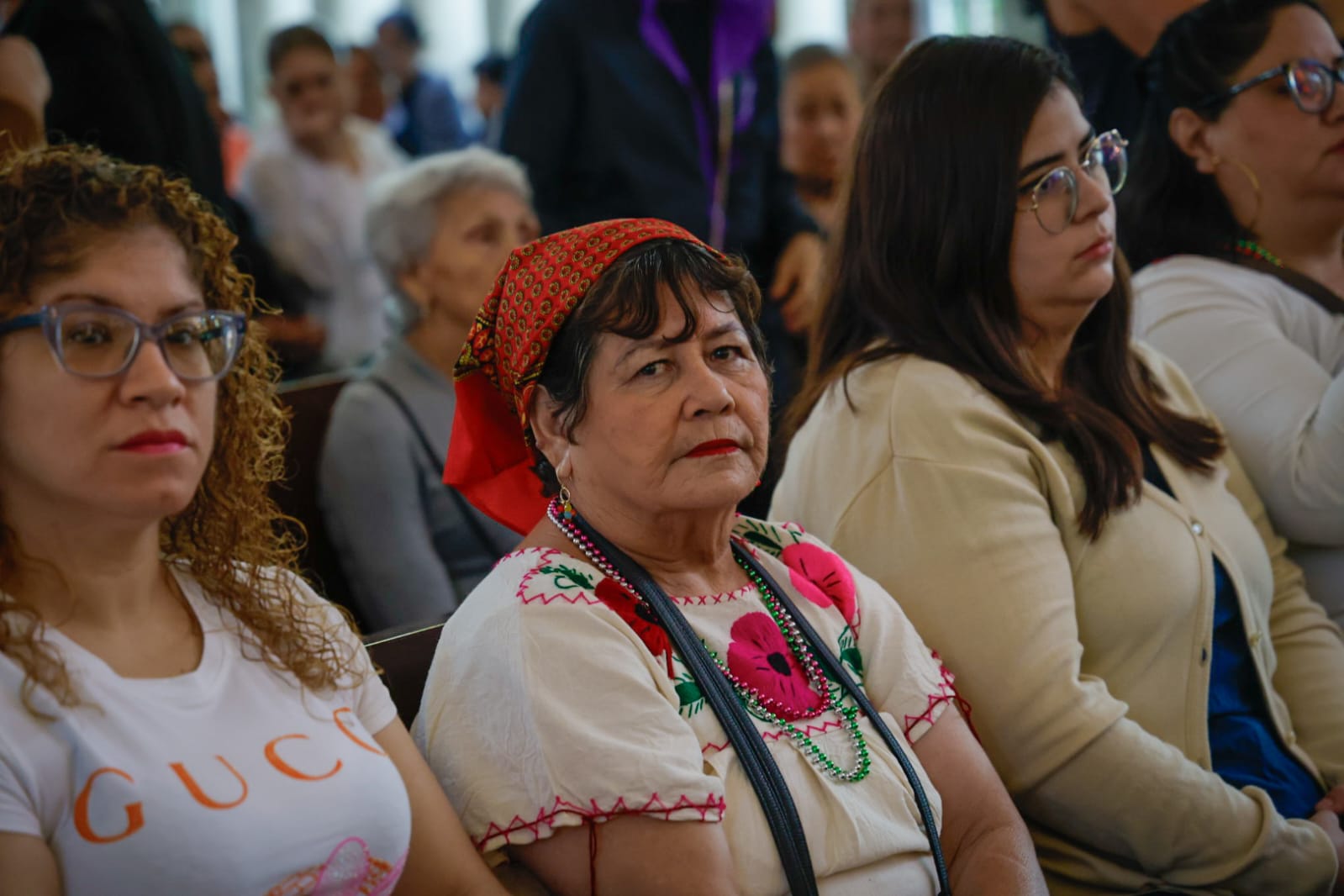 por miles arriban los feligreses a la lomita de culiacan