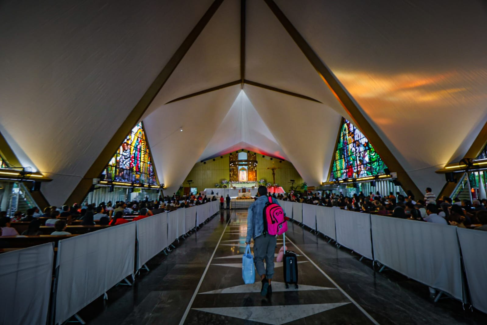 por miles arriban los feligreses a la lomita de culiacan