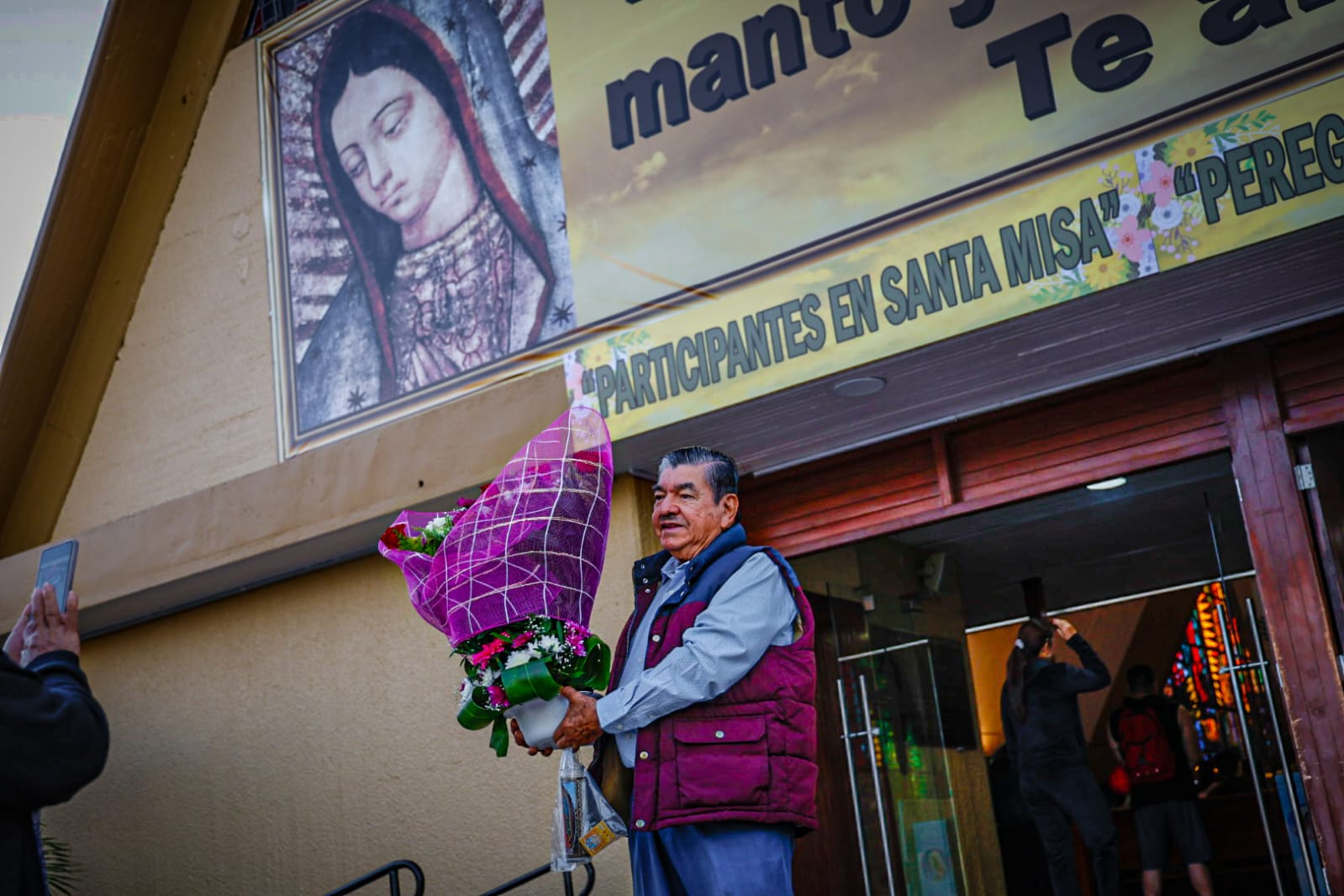 por miles arriban los feligreses a la lomita de culiacan