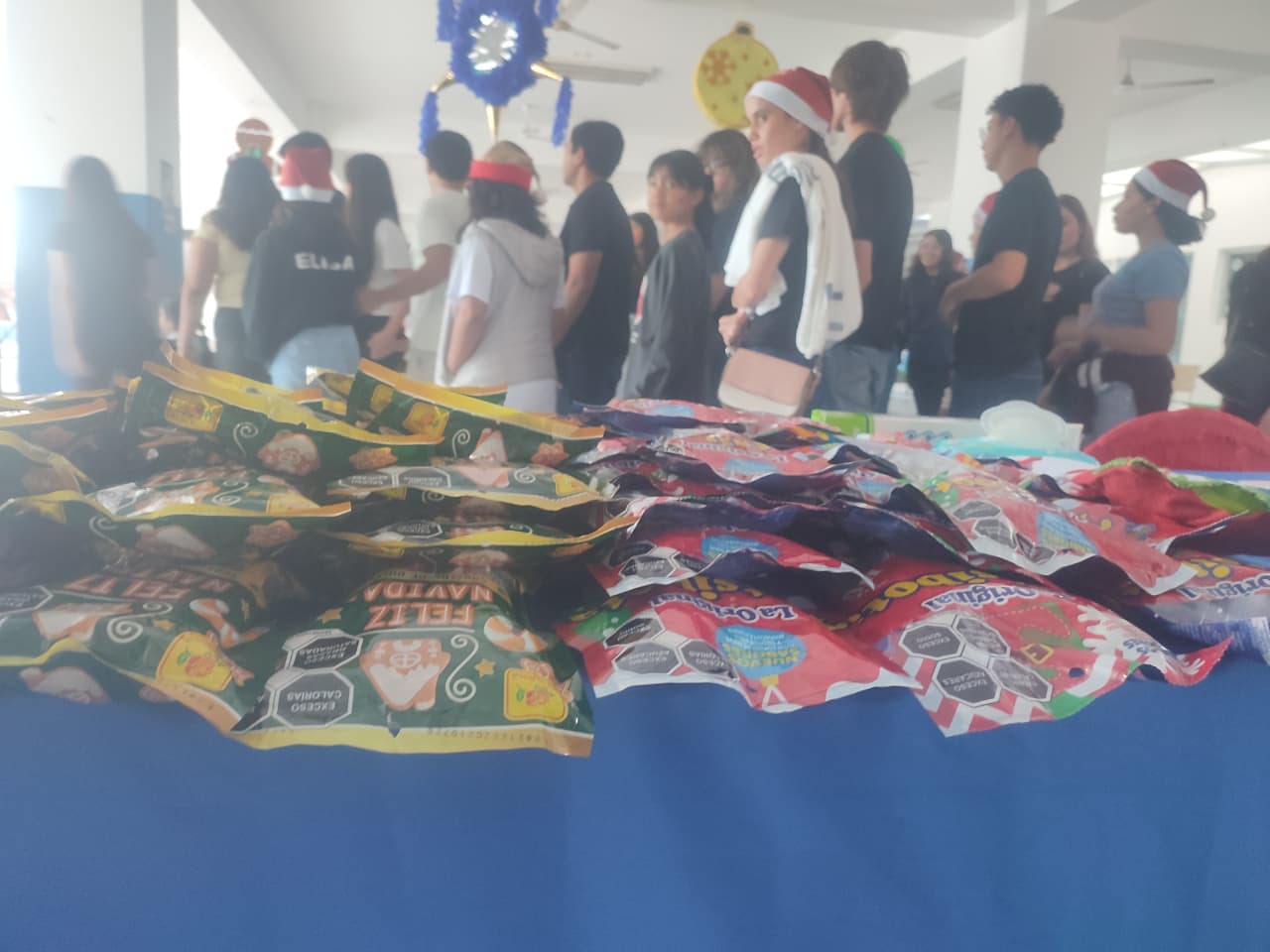 posada navideña para niños de orfanatorios de Mazatlán en el Colegio SAM