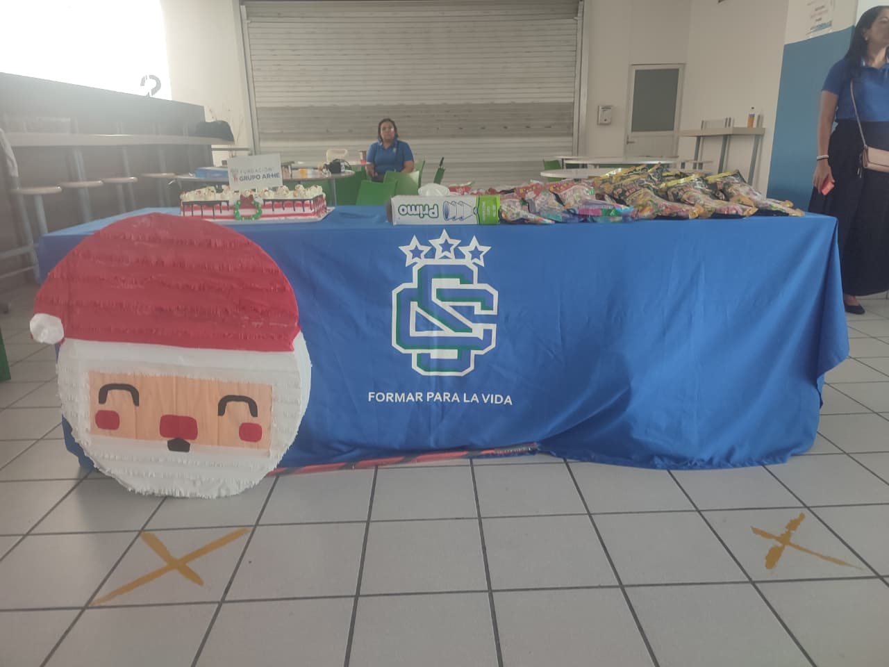 posada navideña para niños de orfanatorios de Mazatlán en el Colegio SAM