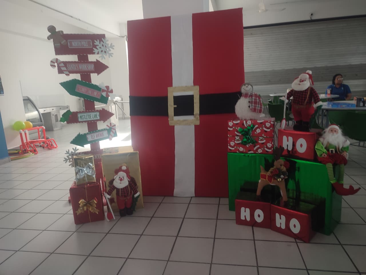 posada navideña para niños de orfanatorios de Mazatlán en el Colegio SAM