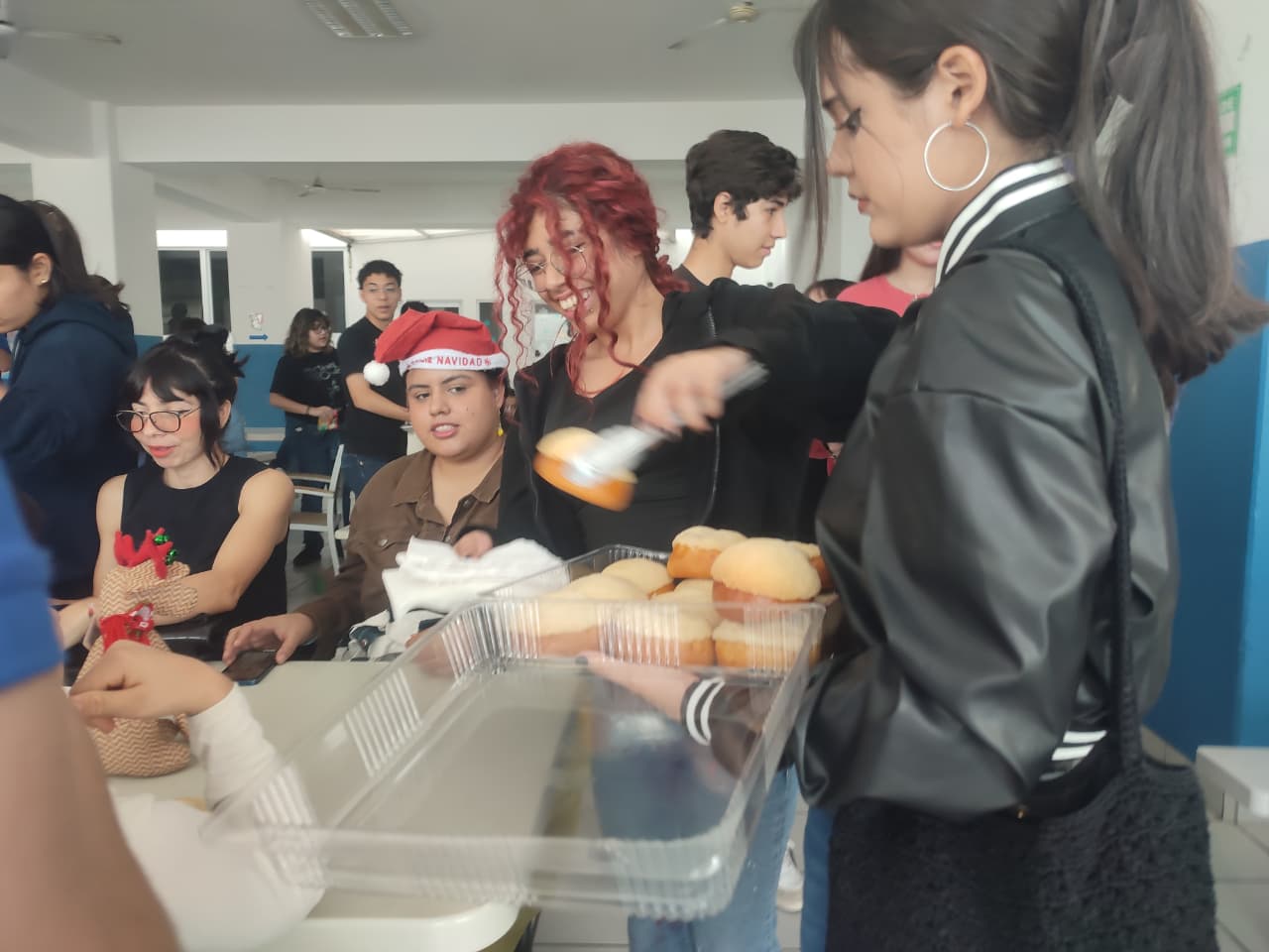 posada navideña para niños de orfanatorios de Mazatlán en el Colegio SAM