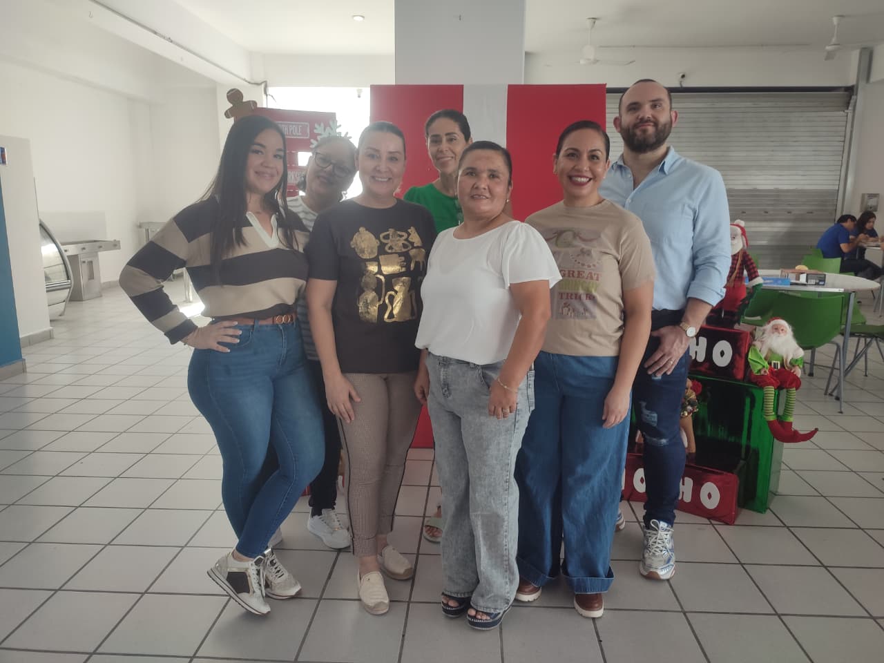 posada navideña para niños de orfanatorios de Mazatlán en el Colegio SAM