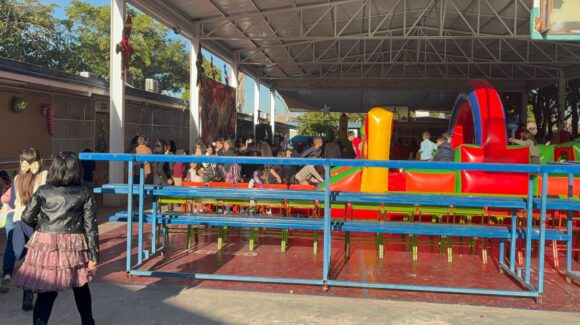 En posadas llenas de color y esperanza, juegos, dulces y grandes sueños niñas y niños en Los Mochis anhelan que llegue Navidad