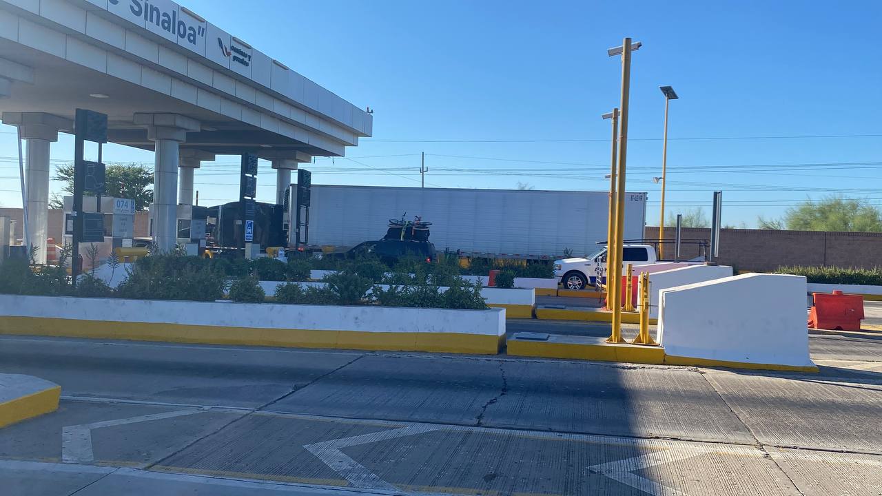 productores en la caseta de cuatro caminos guasave