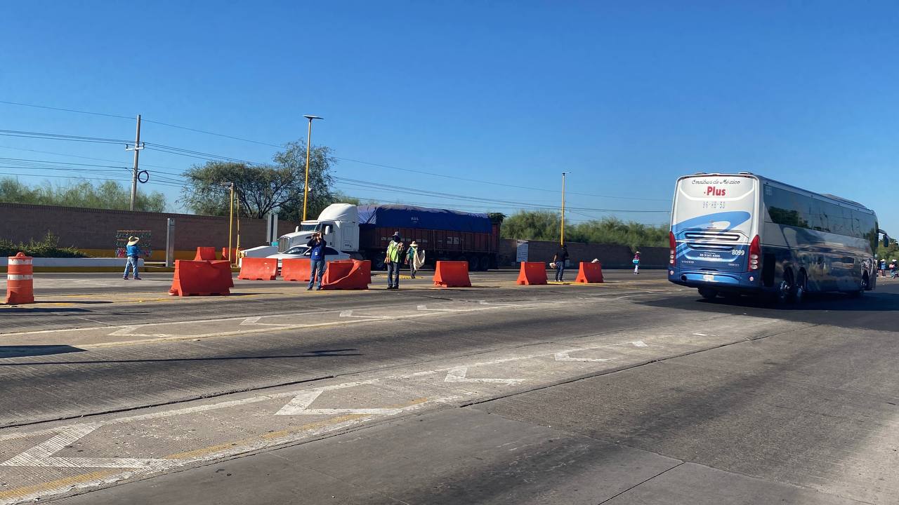 productores en la caseta de cuatro caminos guasave