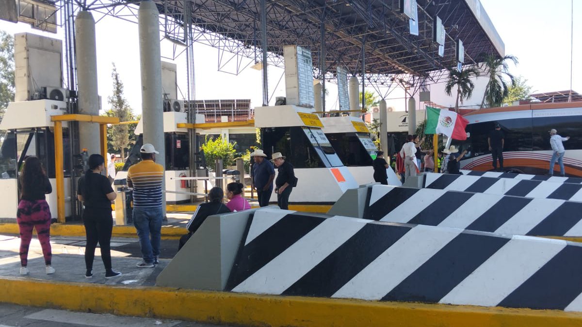 productores toman caseta de costa rica en culiacan