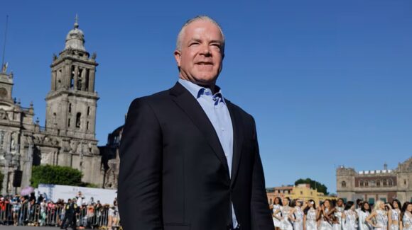 ¡Lo buscan! Revocan criterio de oportunidad y declaran prófugo a Raúl Rocha Cantú, copropietario de Miss Universo