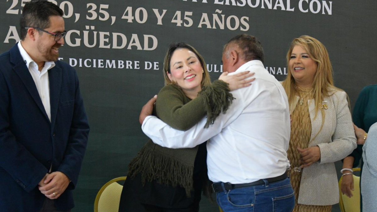reconoce gobierno de sinaloa a trabajadores de salud abrazo