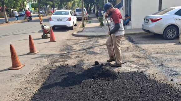 Refuerzan bacheo en Mazatlán, Sinaloa para mejorar la seguridad vial al cierre de 2025