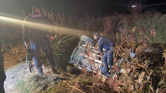 Se sale del camino y resulta lesionado conductor, vecino de La Esperanza, en Angostura, Sinaloa