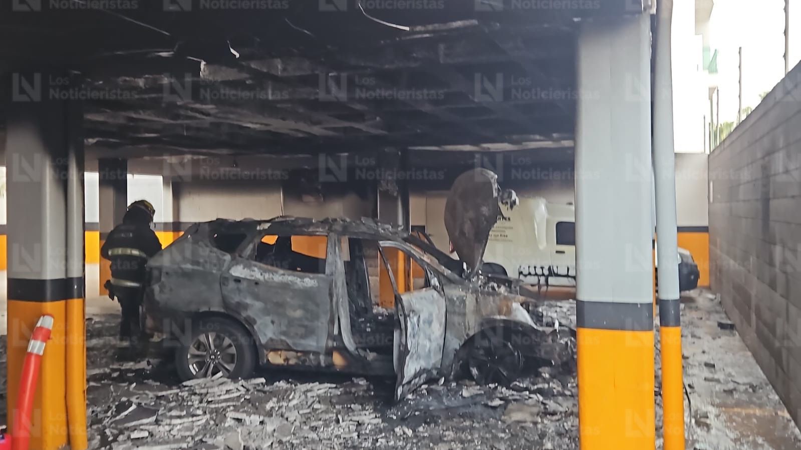 se incendia auto en hotel del desarrollo urbano tres rios