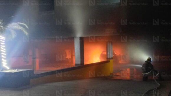 Evacuan a 15 personas tras incendio de vehículo en hotel del Tres Ríos de Culiacán