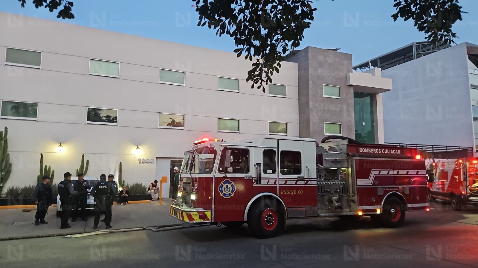 se incendia auto en hotel del desarrollo urbano tres rios