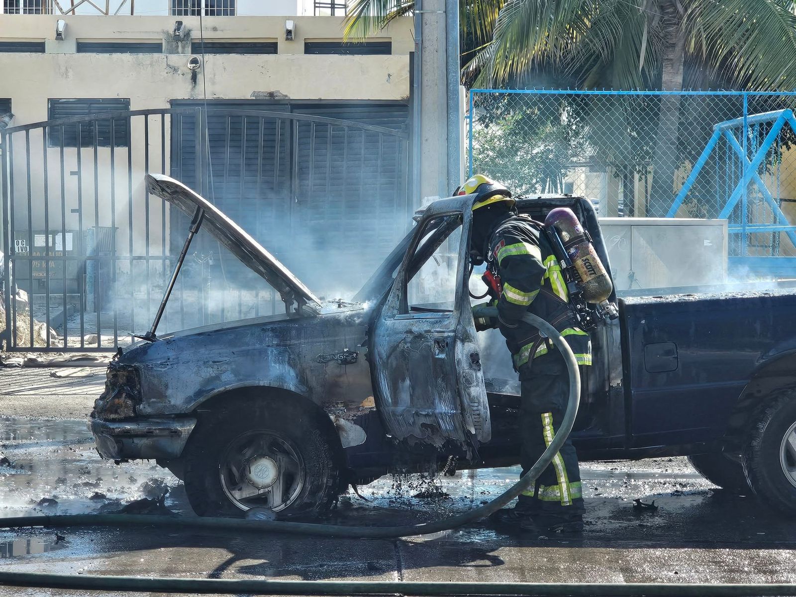 se incendia auto en mazatlan