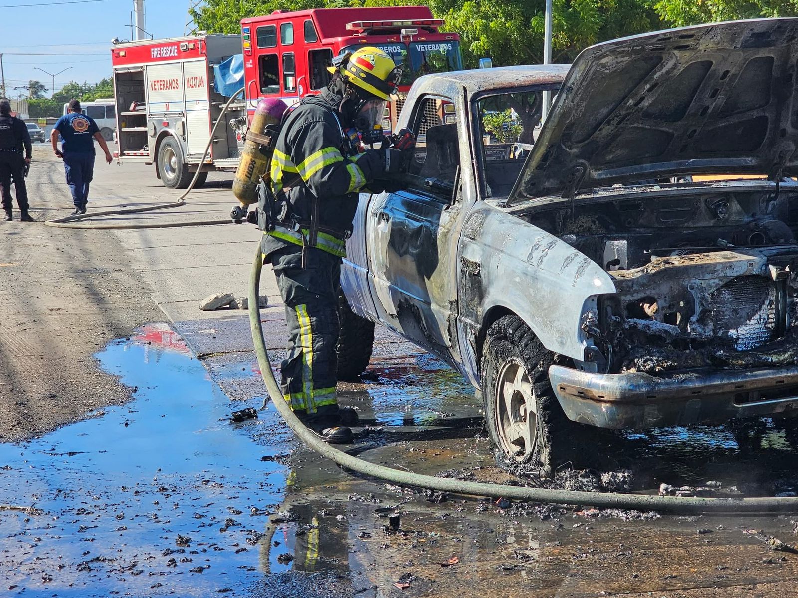 se incendia auto en mazatlanse incendia auto en mazatlan