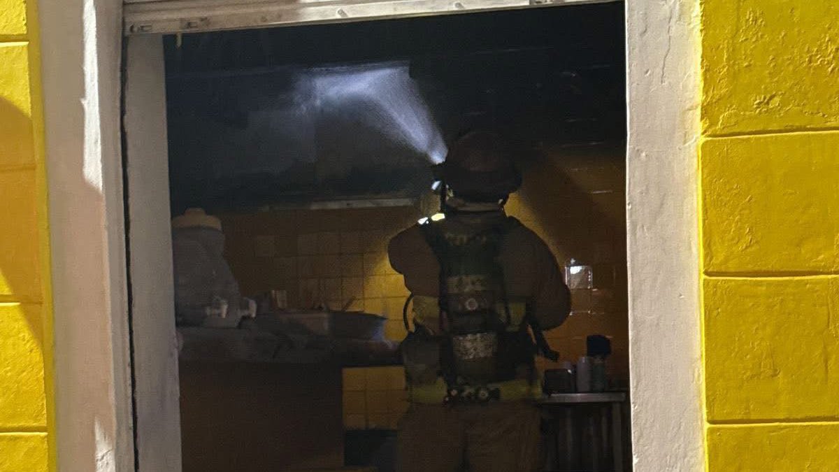 se incendia taqueria en centro de mazatlan bombero