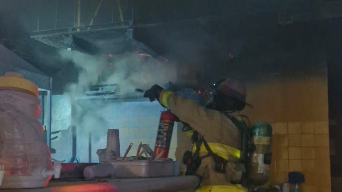 se incendia taqueria en centro de mazatlan