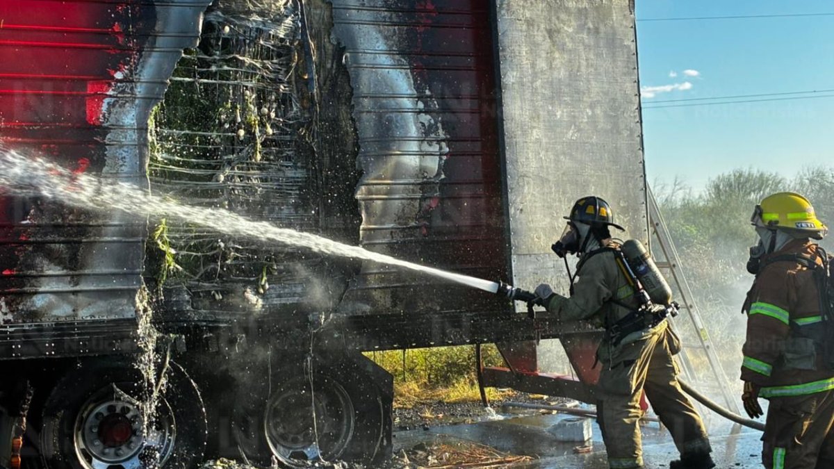 se incendia trailer en juan jose rios bomberos
