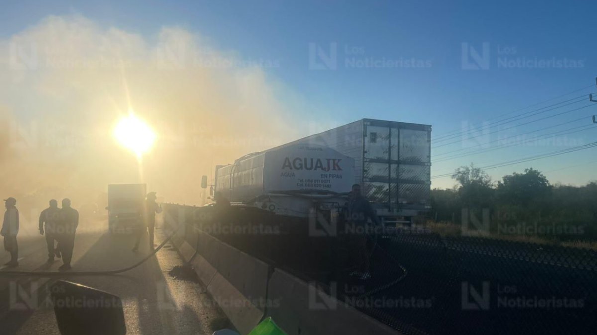 se incendia trailer en juan jose rios carretera