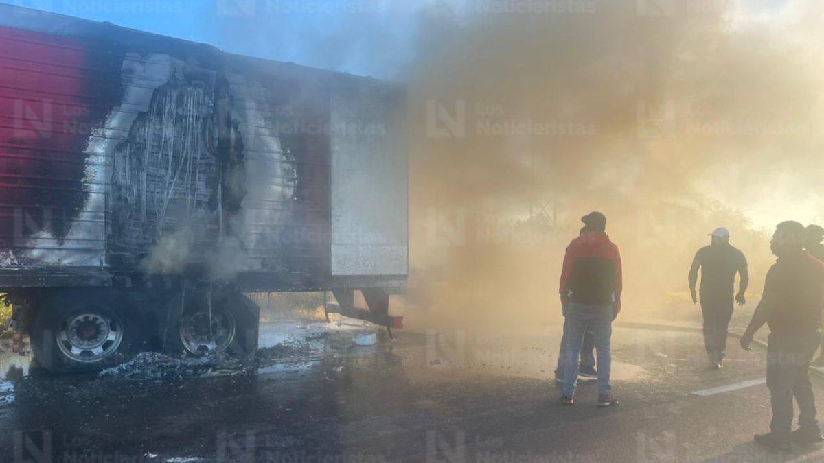 se incendia trailer en juan jose rios humo