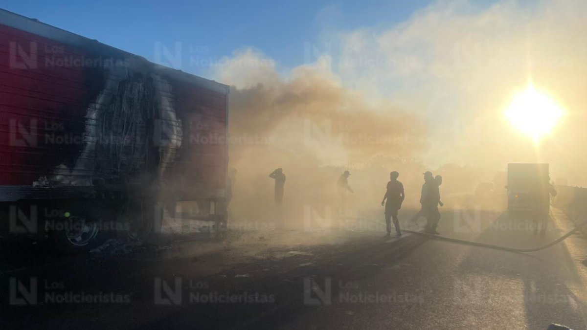 se incendia trailer en juan jose rios lugar
