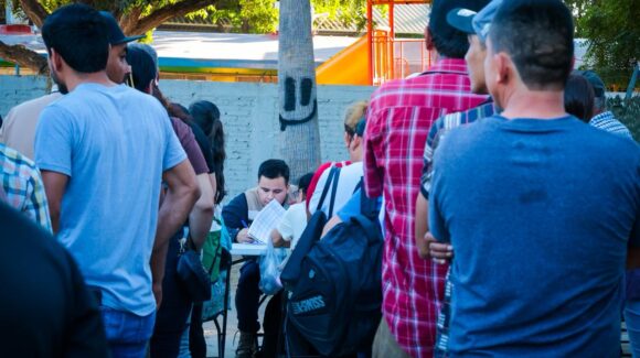Sinaloa fortalece la atención integral a familias en situación de desplazamiento con apoyos invernales, alimentarios y de salud en Culiacán