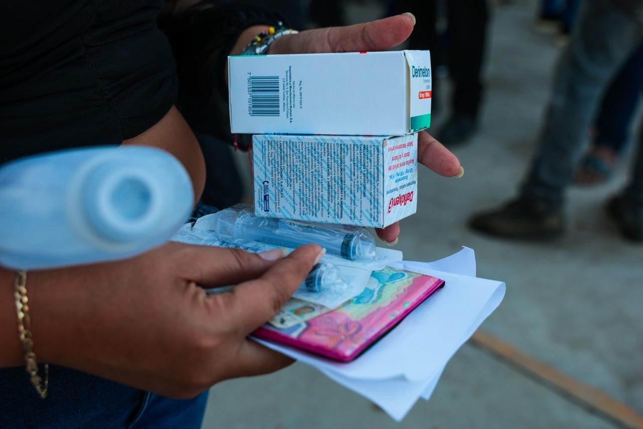 Sebides entrega apoyos a familias desplazadas radicadas en Culiacán