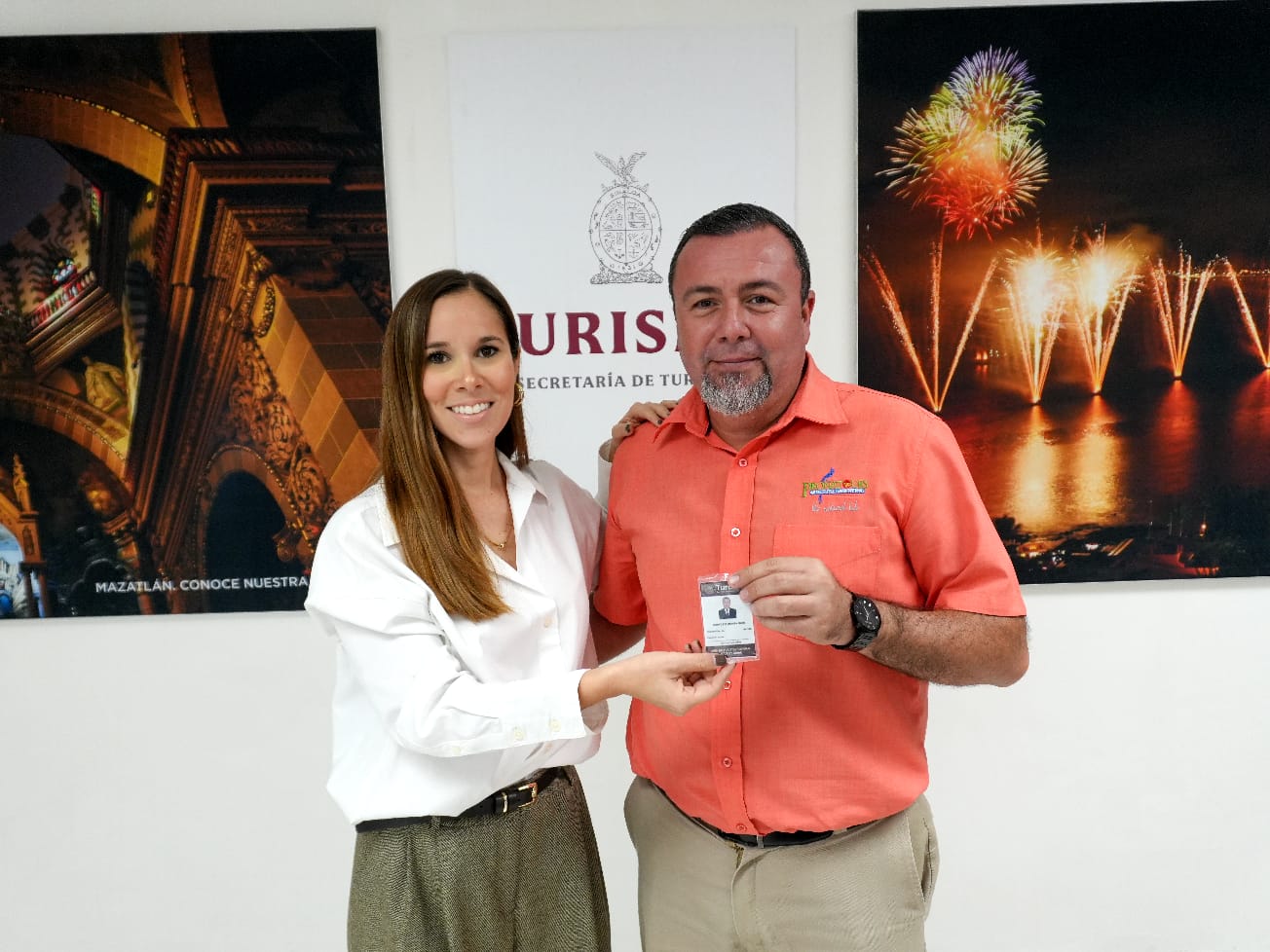 Sectur entrega credenciales 20 guías turísticos bilingües