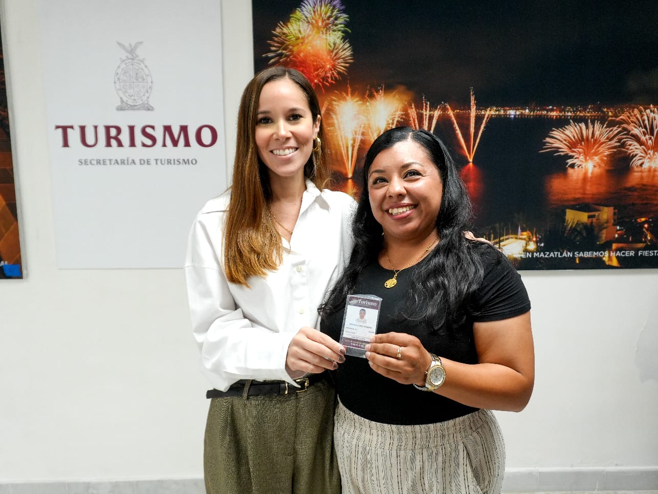Sectur entrega credenciales 20 guías turísticos bilingües