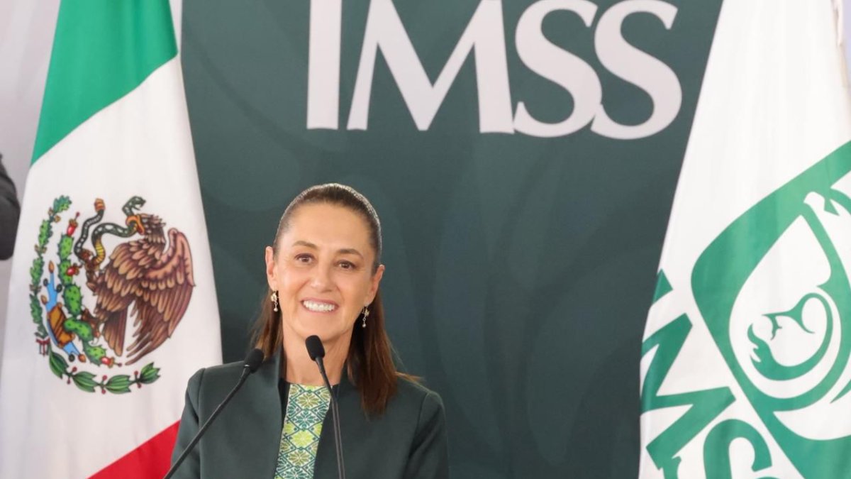 sheinbaum en la asamblea del imss en puebla