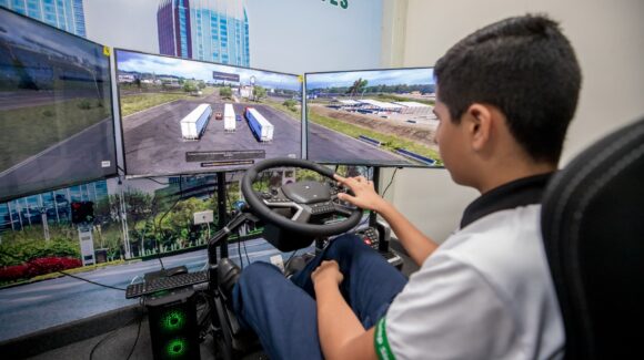 Estrena Conalep Guasave, Sinaloa taller con simuladores para formar a operadores de autotransporte