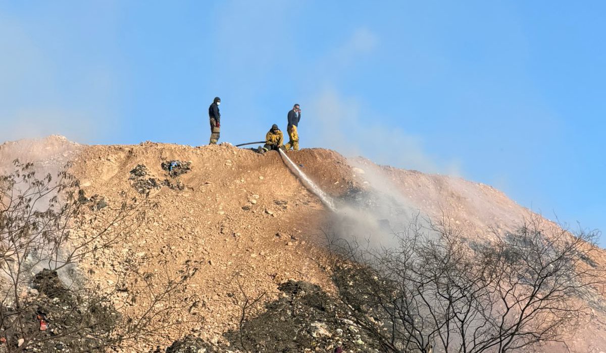 Sofocan incendio en el basurón de Culiacán, Sinaloa