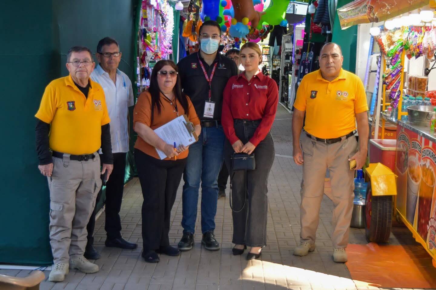 Supervisan a comerciantes de la Verbena en Guamúchil