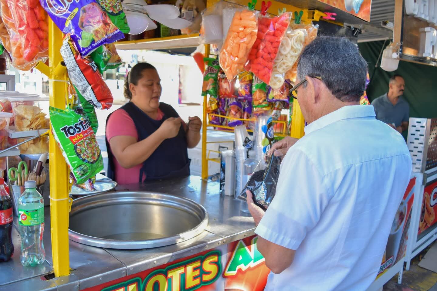 Supervisan a comerciantes de la Verbena en Guamúchil