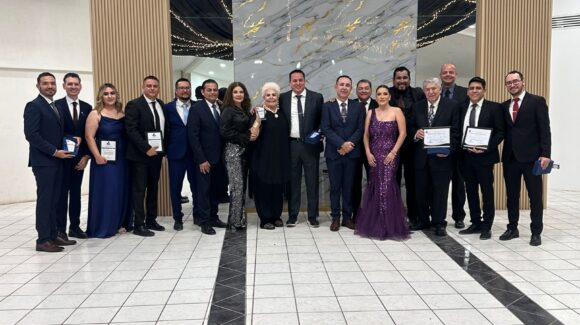 Sylvia Myriam Chávez, “La Señora de la Radio”, es galardonada en la Gala Empresarial Canaco 2025, Guasave, Sinaloa