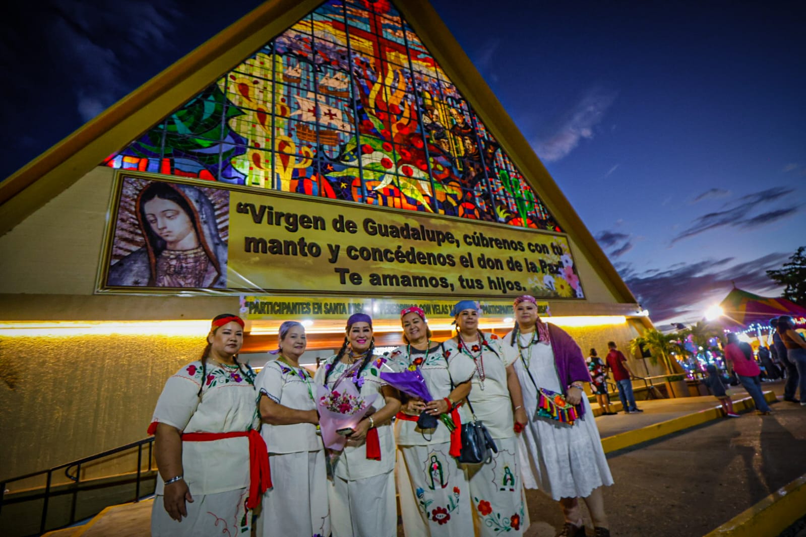Cientos acuden a dar gracias a la Virgen de Guadalupe en la Lomita, en Culiacán