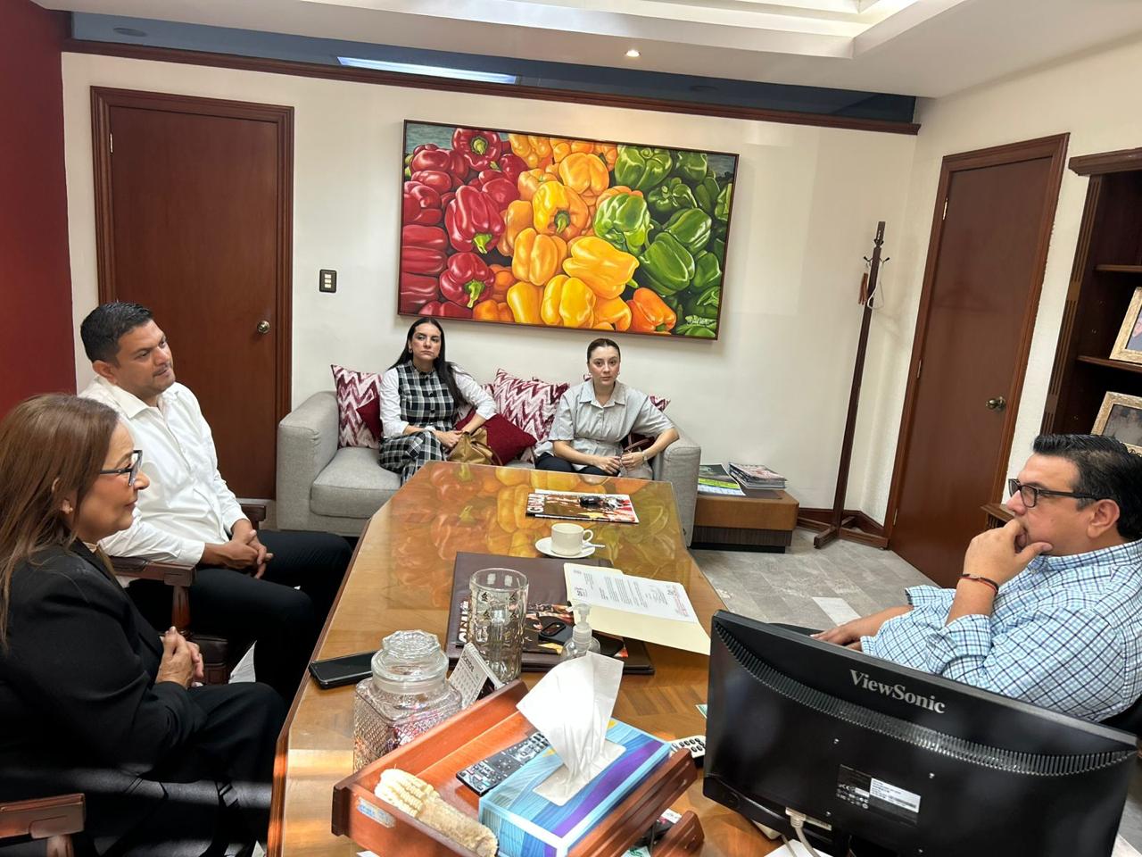 Teodoro López Menchaca, presidente de la AARSP reunión DIF Guasave