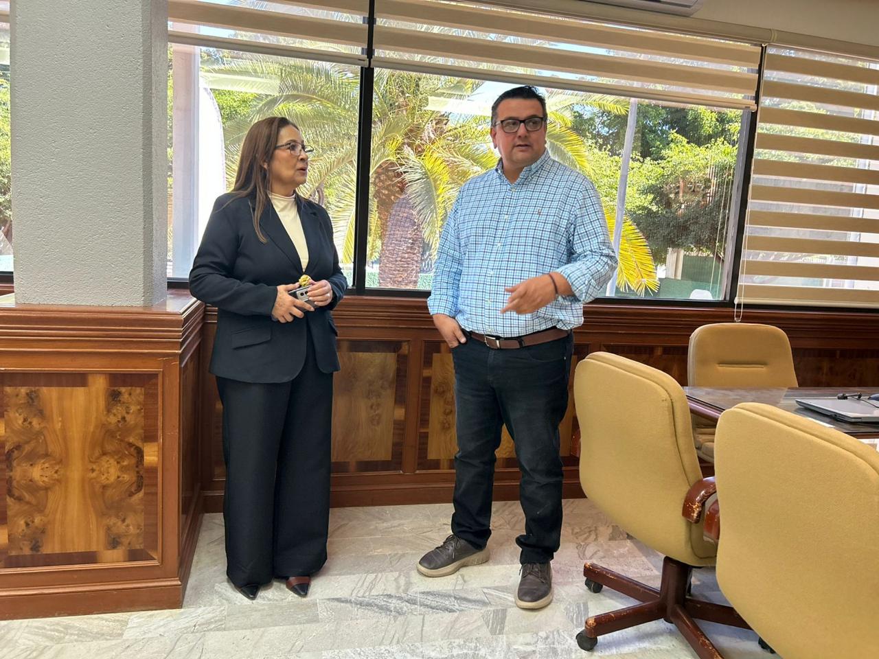 Teodoro López Menchaca, presidente de la AARSP reunión DIF Guasave