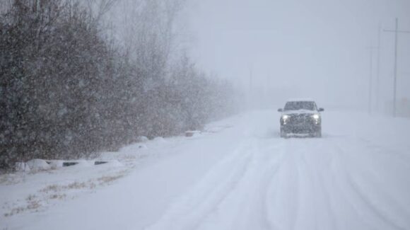 Tormenta de nieve azota el noreste de EU: alertan por visibilidad y carreteras resbaladizas