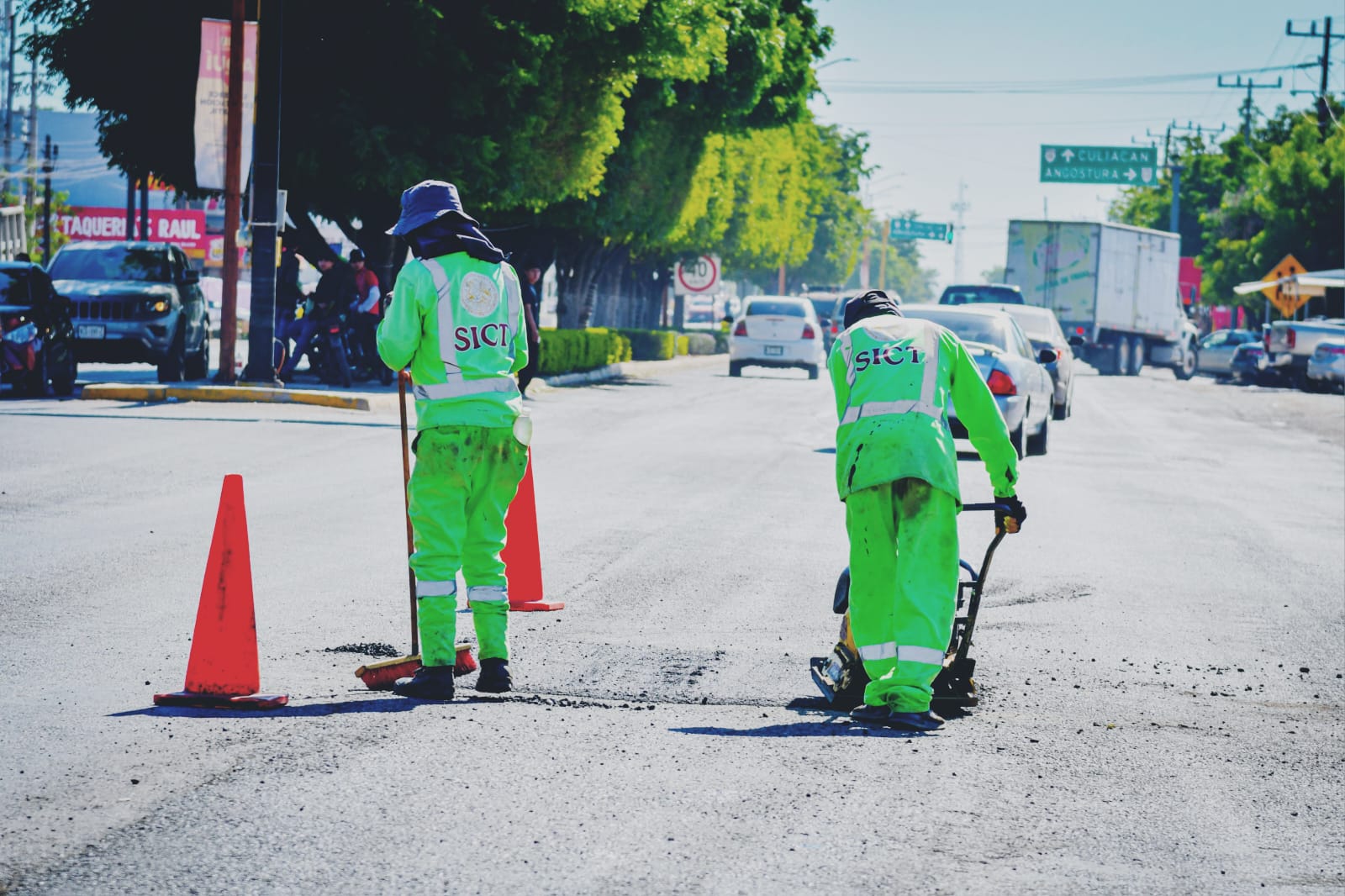 Trabajos de bacheo en Salvador Alvarado, Sinaloa