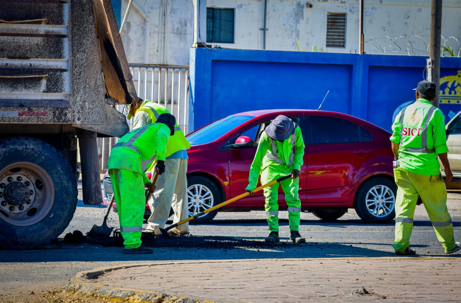 Trabajos de bacheo en Salvador Alvarado, Sinaloa