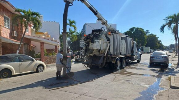 Jumapam refuerza desazolves para evitar derrames en colonias y comunidades rurales de Mazatlán, Sinaloa