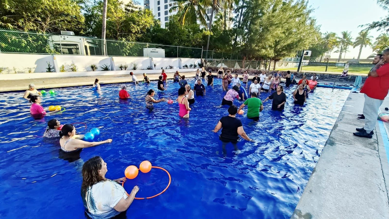 Adultos mayores participan en campamentos de Turismo Social