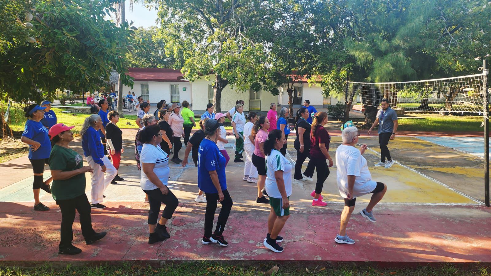 Adultos mayores participan en campamentos de Turismo Social