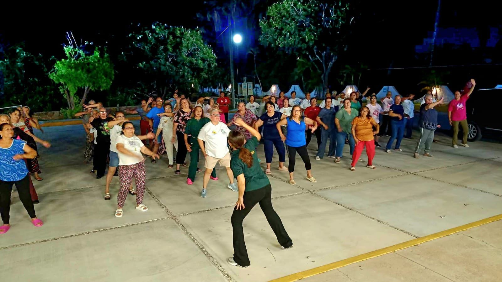 Adultos mayores participan en campamentos de Turismo Social