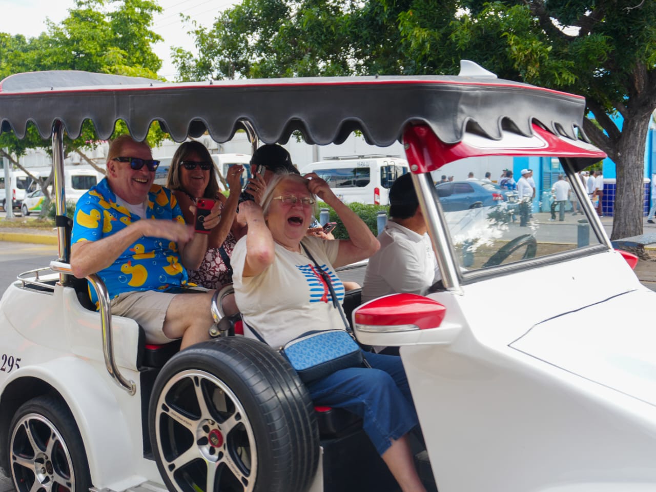 Turistas arriban a Mazatlán, Sinaloa