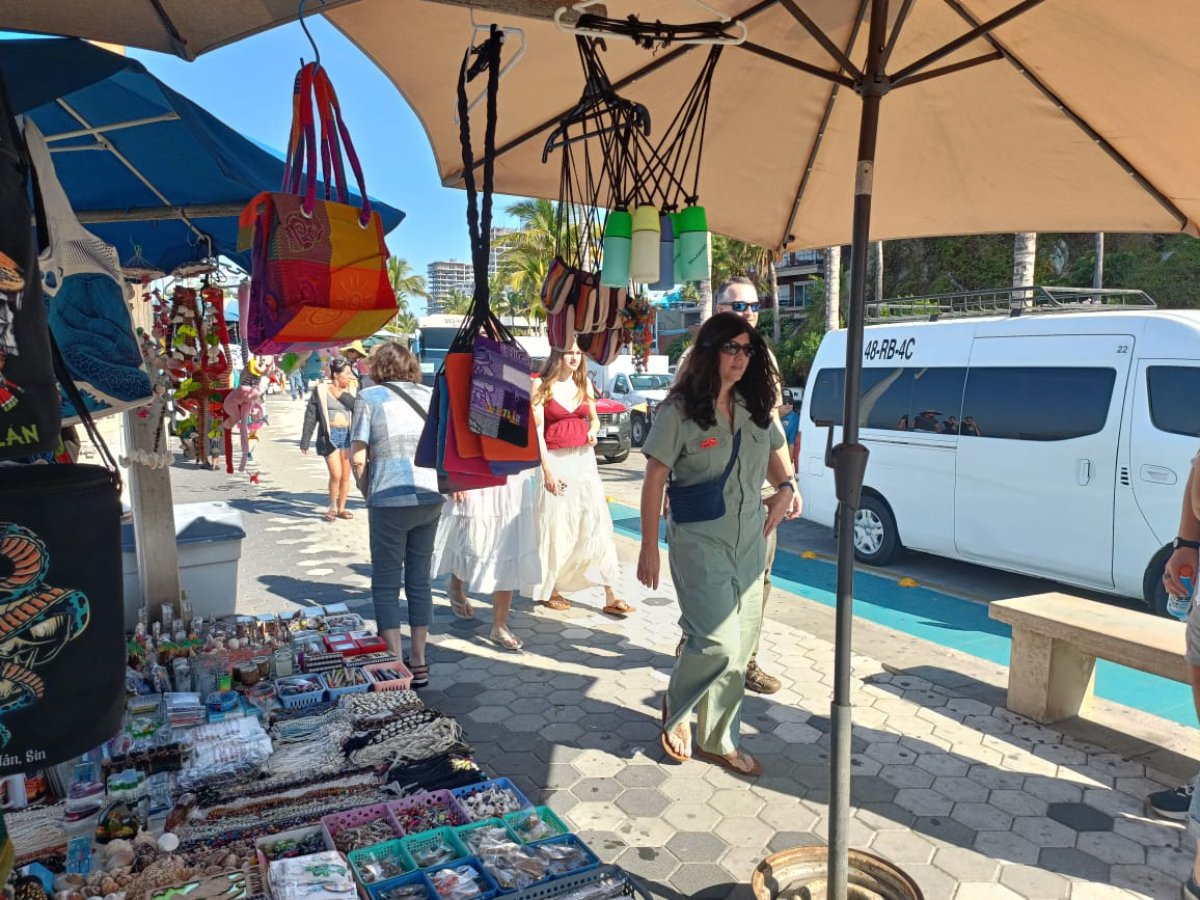 turistas llegan en cruceros a Mazatlán