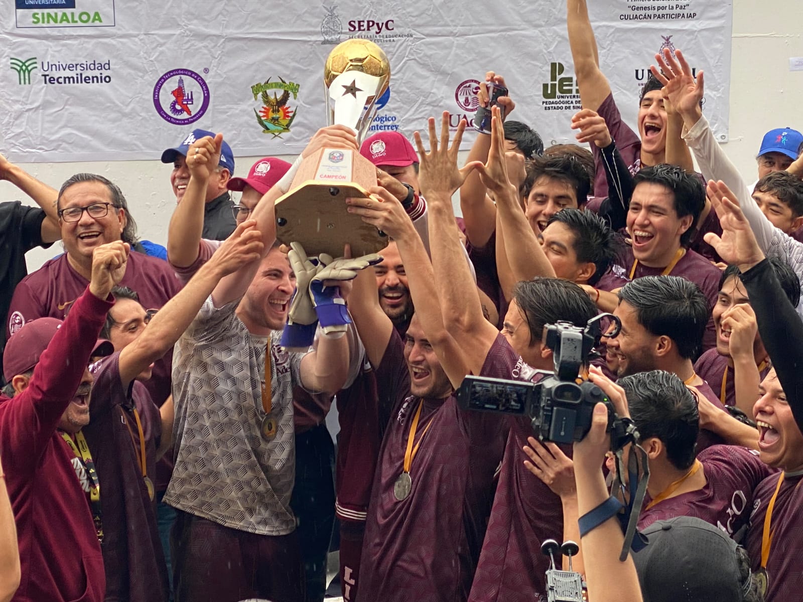 UAdeO campeones de la Liga Universitaria de futbol Sinaloa